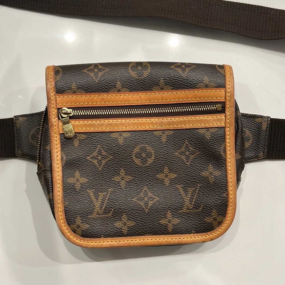 Authentic Louis Vuitton LV waist bag fanny pack
